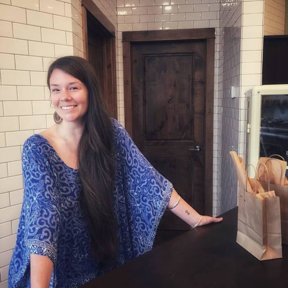 Meet your Posher, Jessica - Picture 1 of 1